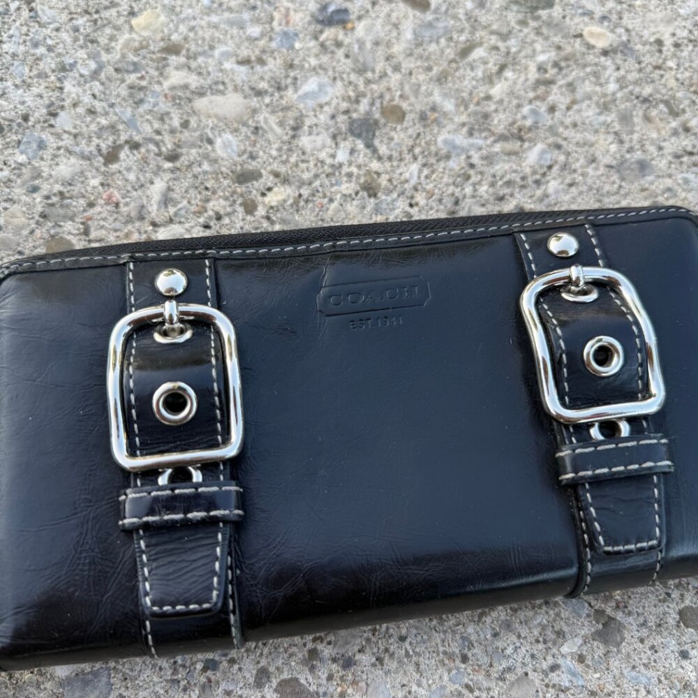 Vintage Coach Y2K Double Buckle Black Leather Wallet – Large  Zip-Around